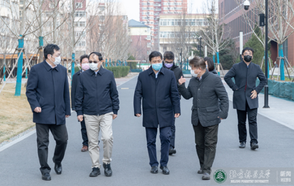 防控动态|教育部副部长钟登华检查指导我校疫情防控工作