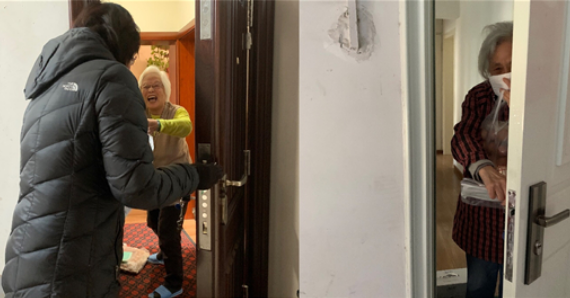 防控动态|离退休工作处走访看望空巢独居老人 送关怀暖人心