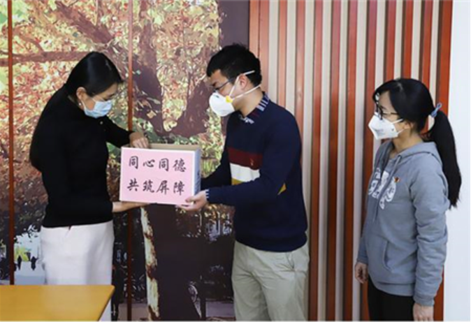 防控动态|暖心！机关林木育种国家工程实验室党支部党员范英明向学校捐赠口罩