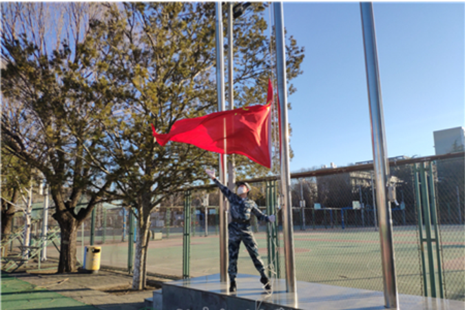 “疫”线采风|谢谢你，一个人在北林升起五星红旗43天