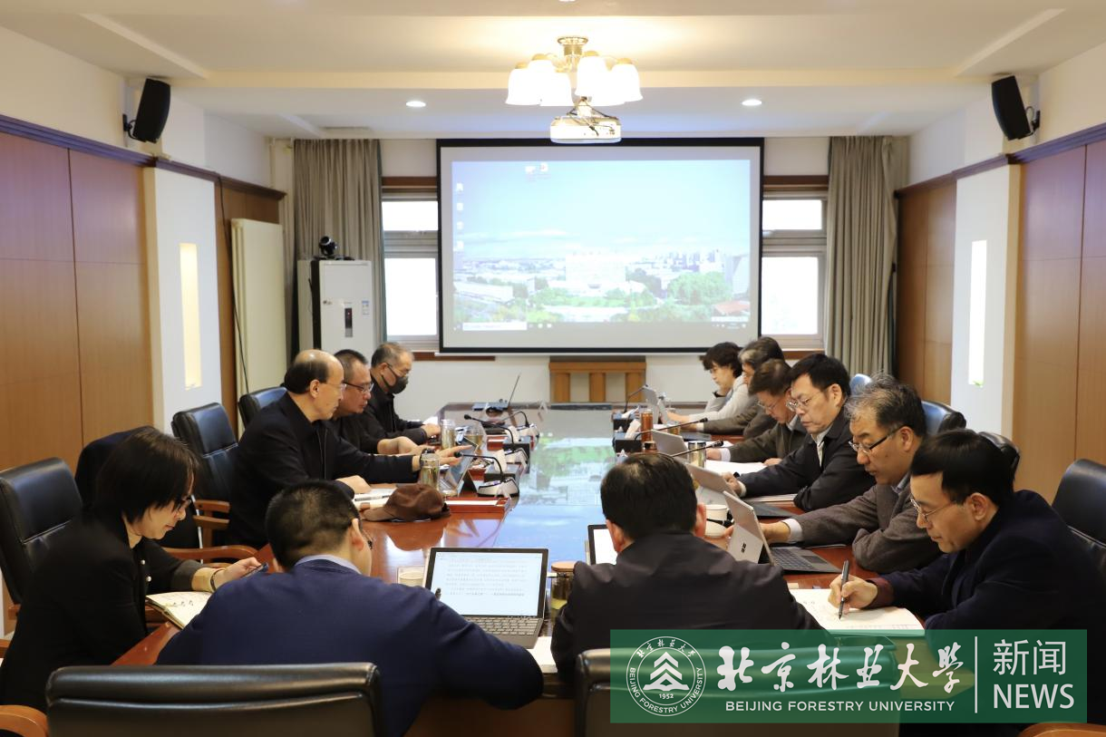 校党委理论学习中心组集体学习习近平总书记在全国两会期间及关于疫情防控的重要讲话精神