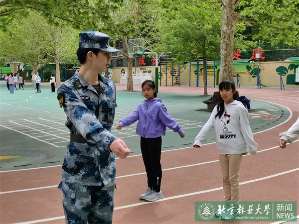 大手拉小手2.jpg