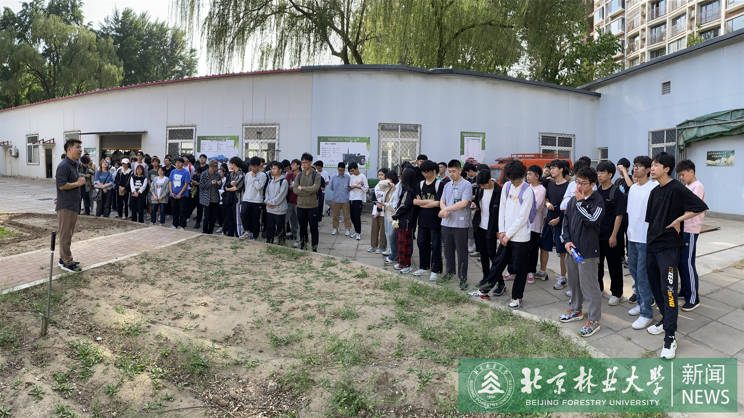 新闻图2林北园苗圃基地开展劳动实践活动.jpg