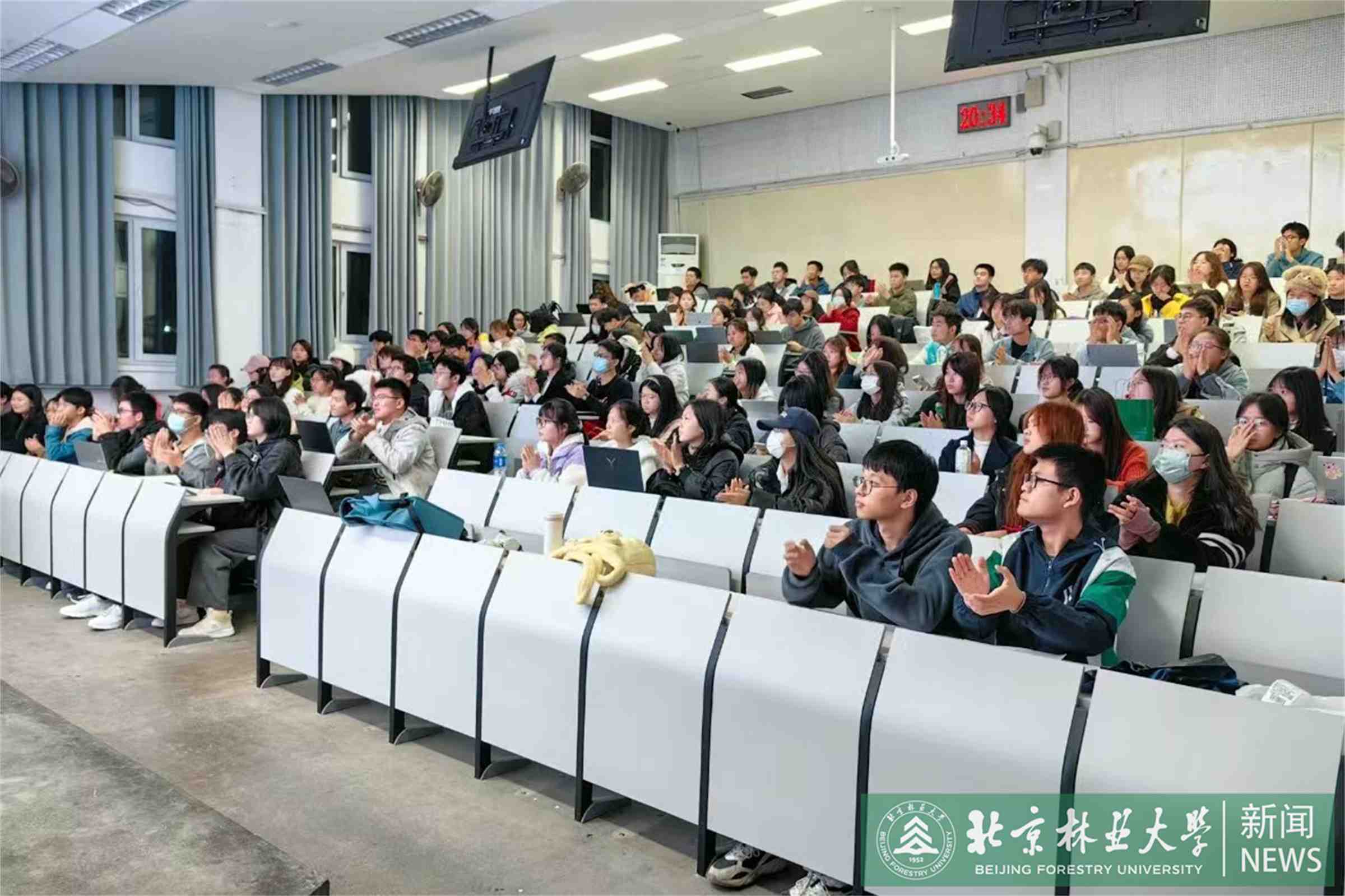 2.志愿者岗前培训.jpg