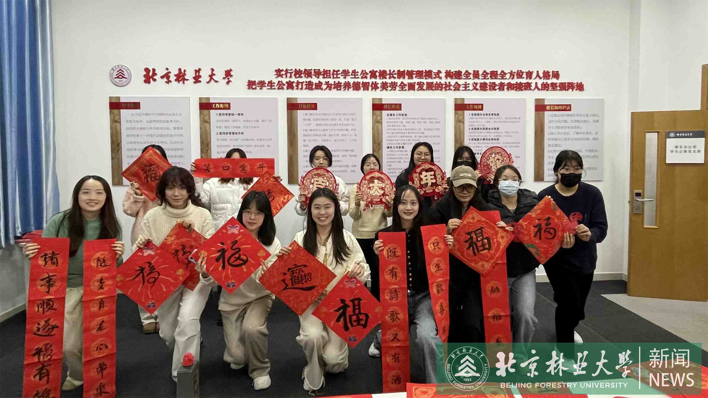 水保学院在“一站式”学生社区开展首期“墨彩新春”林韵文化堂活动3.jpg