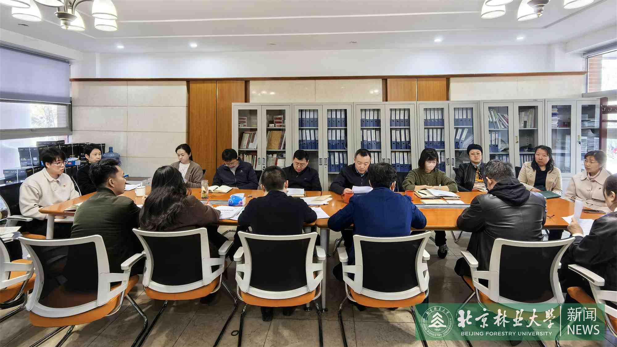 党政办党支部开展深入贯彻中央八项规定精神学习教育专题学习