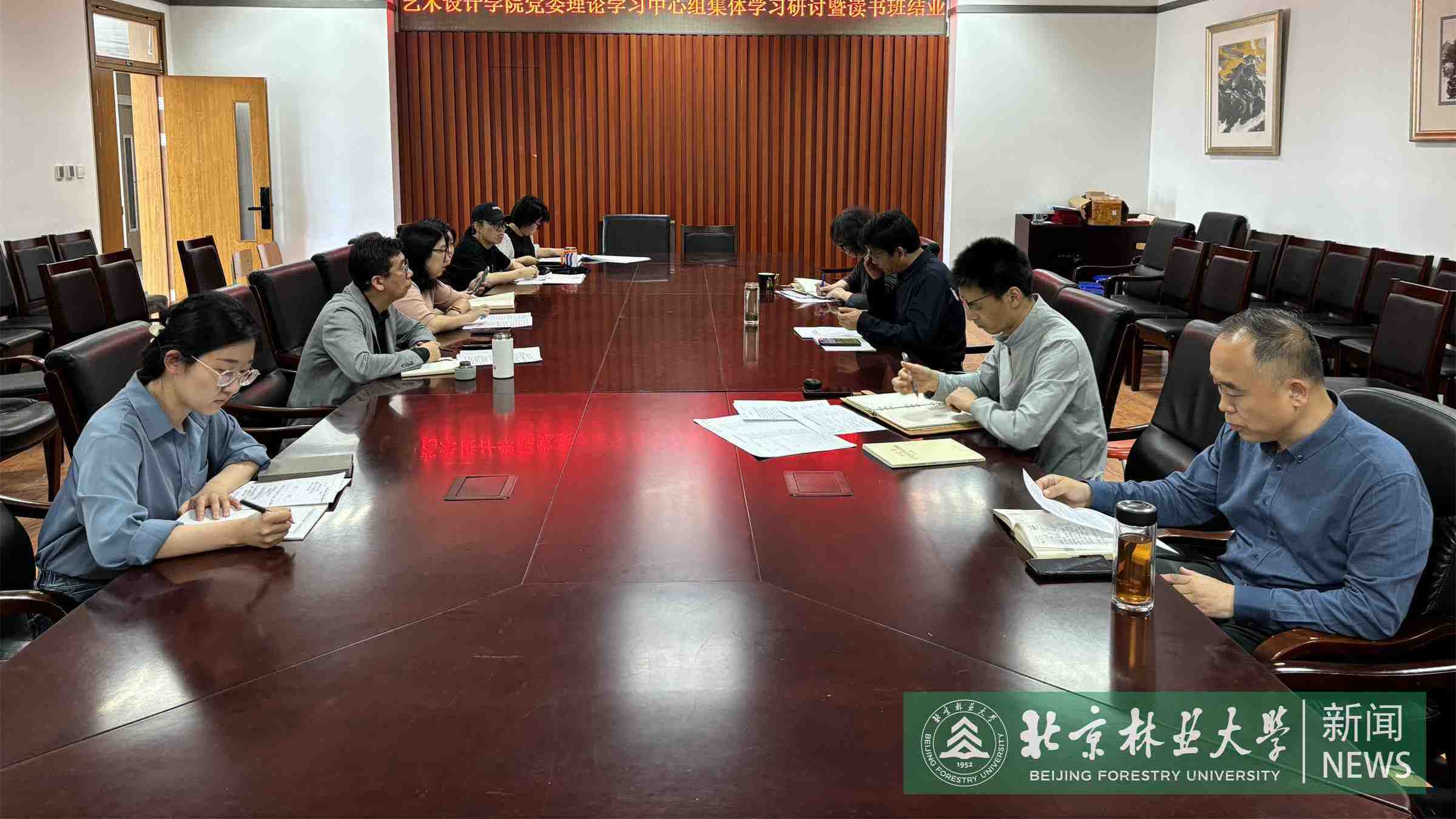 艺术设计学院师生赴香山革命纪念馆开展深入贯彻中央八项规定精神学习教育参观见学活动暨集体学习研讨