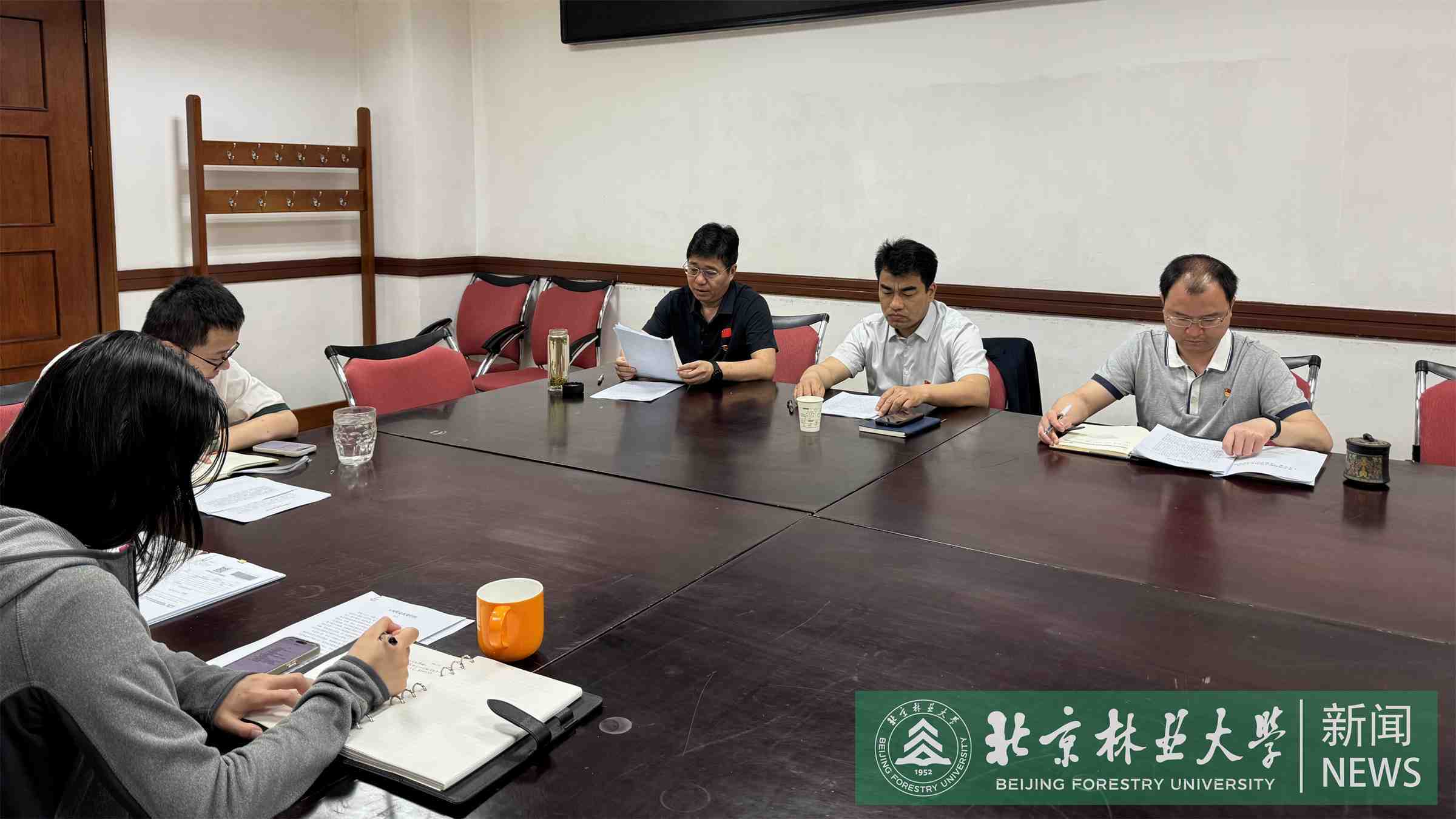 发展规划处党支部开展深入贯彻中央八项规定精神学习教育专题学习