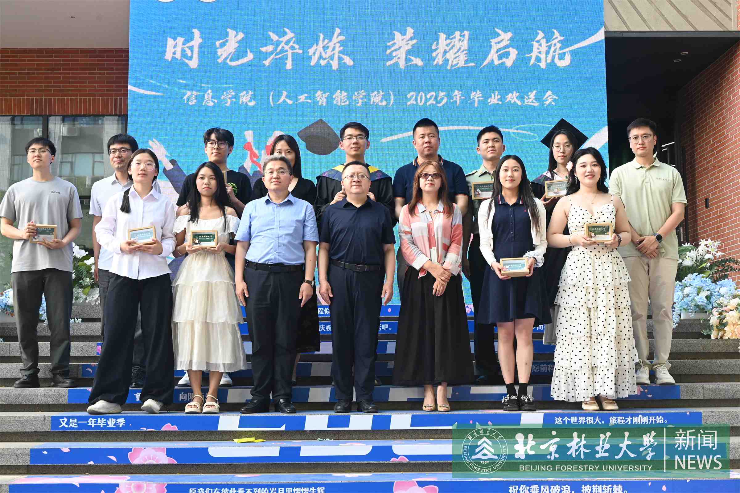发礼物照片.JPG