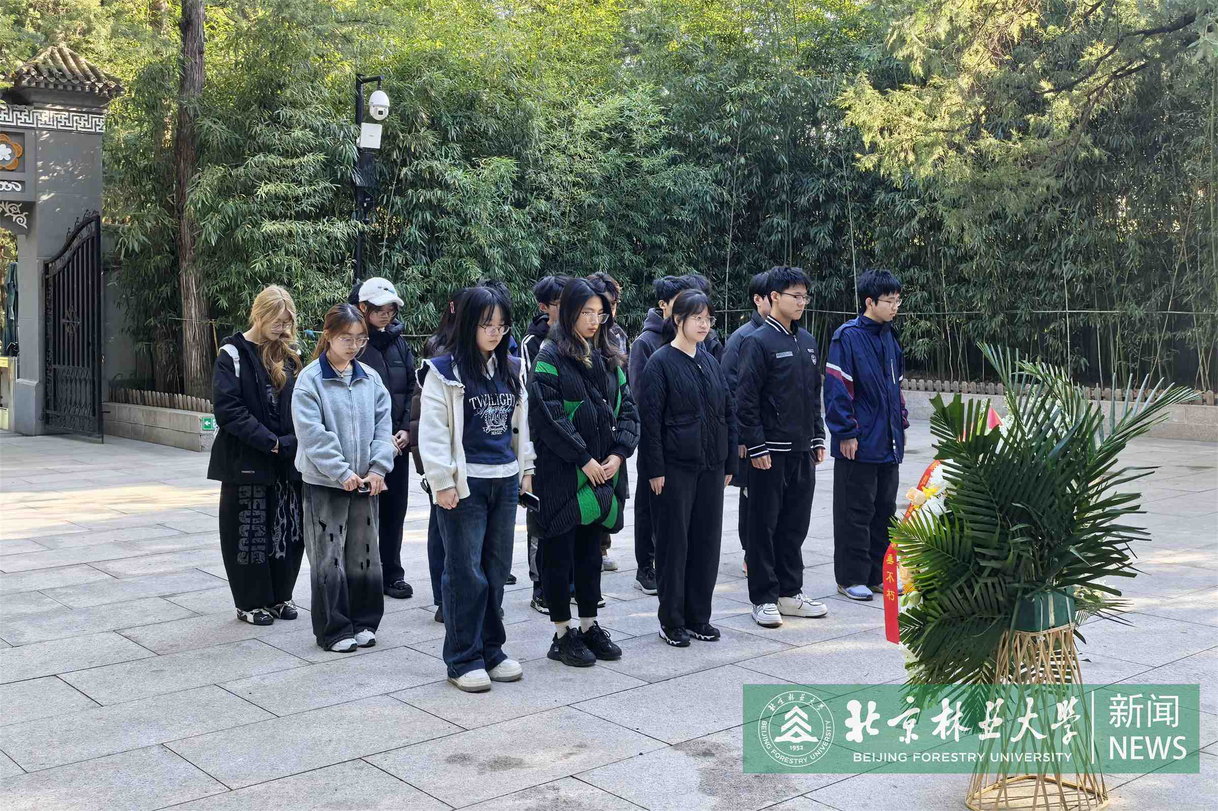 材料学院学生党支部开展缅怀李大钊先烈主题党日活动 (3).jpg