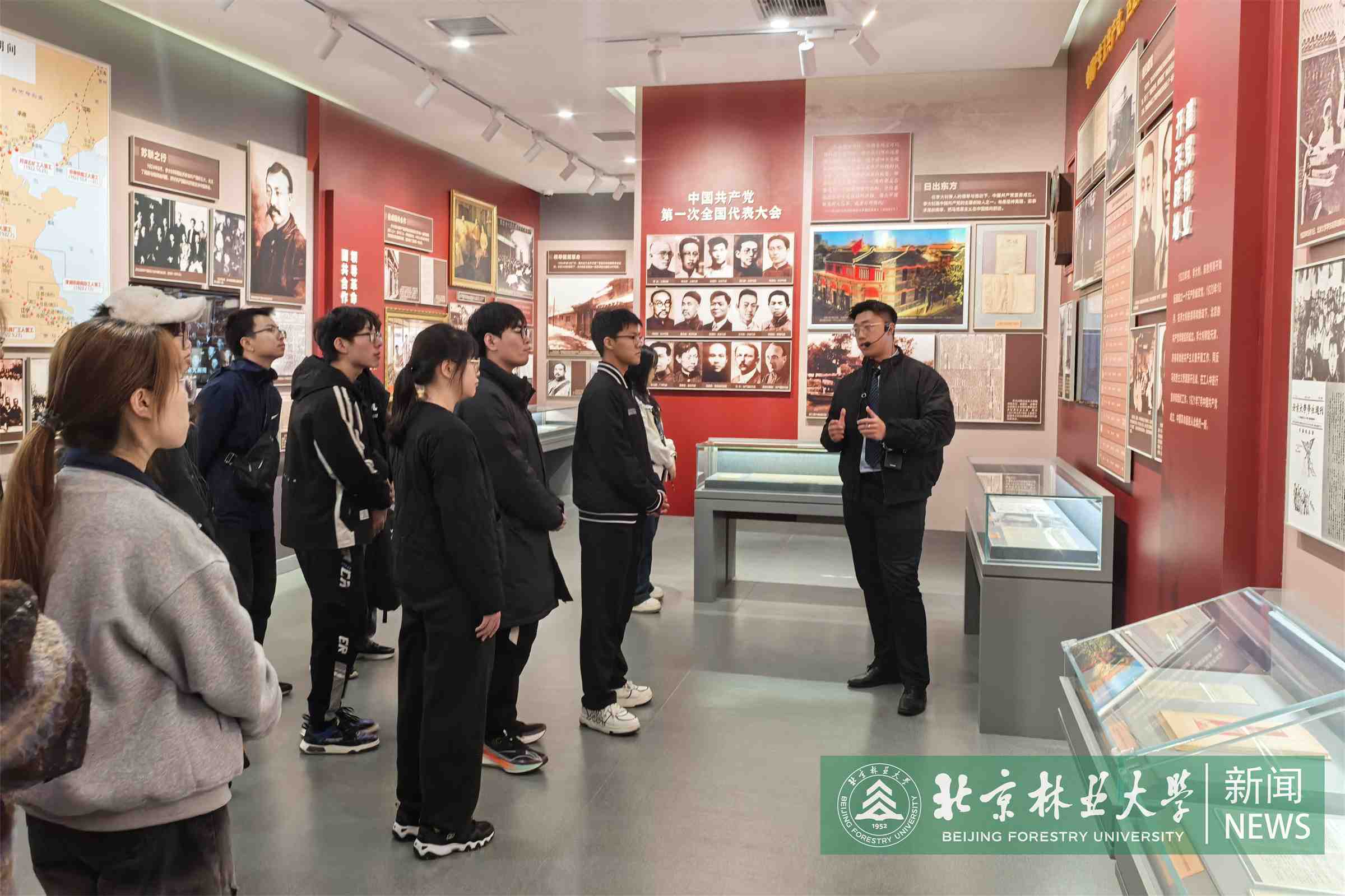 材料学院学生党支部开展缅怀李大钊先烈主题党日活动 (2).jpg