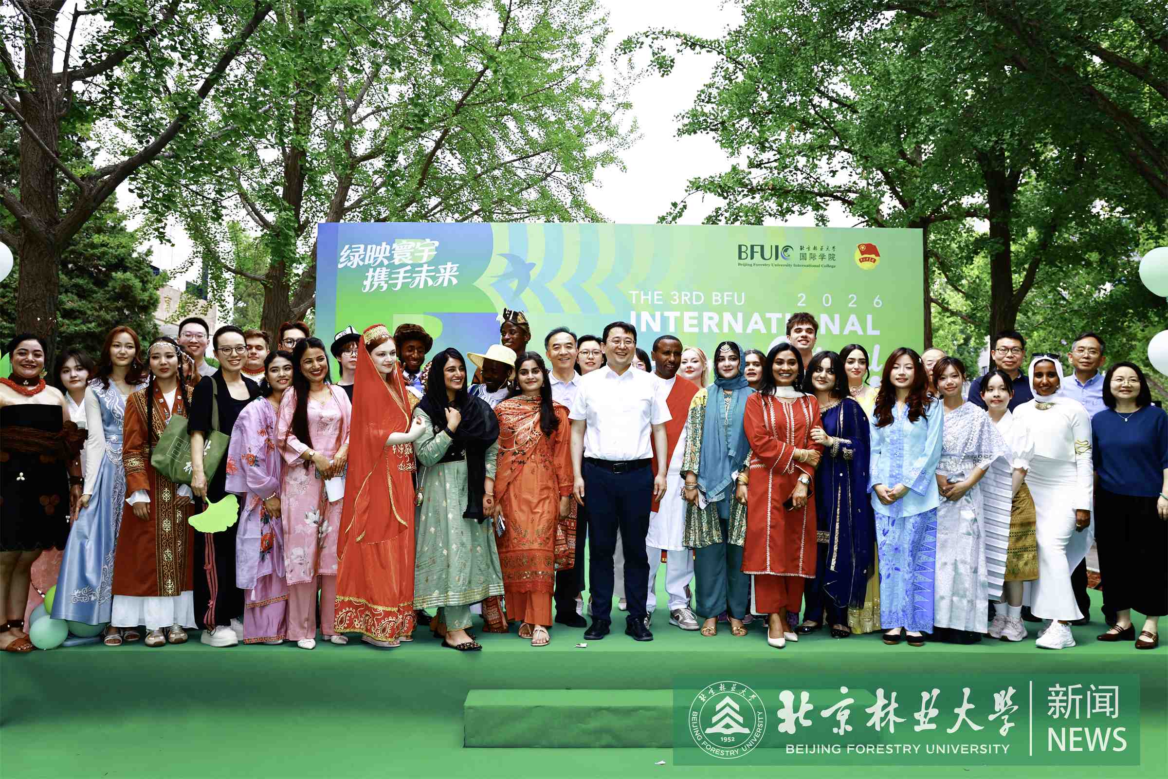 图2 师生热烈参与.jpg