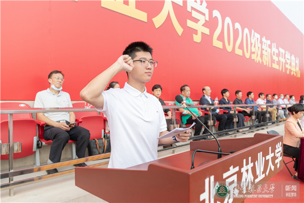 视频新闻第387期：2020级开学典礼举行 6165名新生开启大学生活