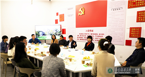 校党委书记王洪元与学生“相约午间”共...