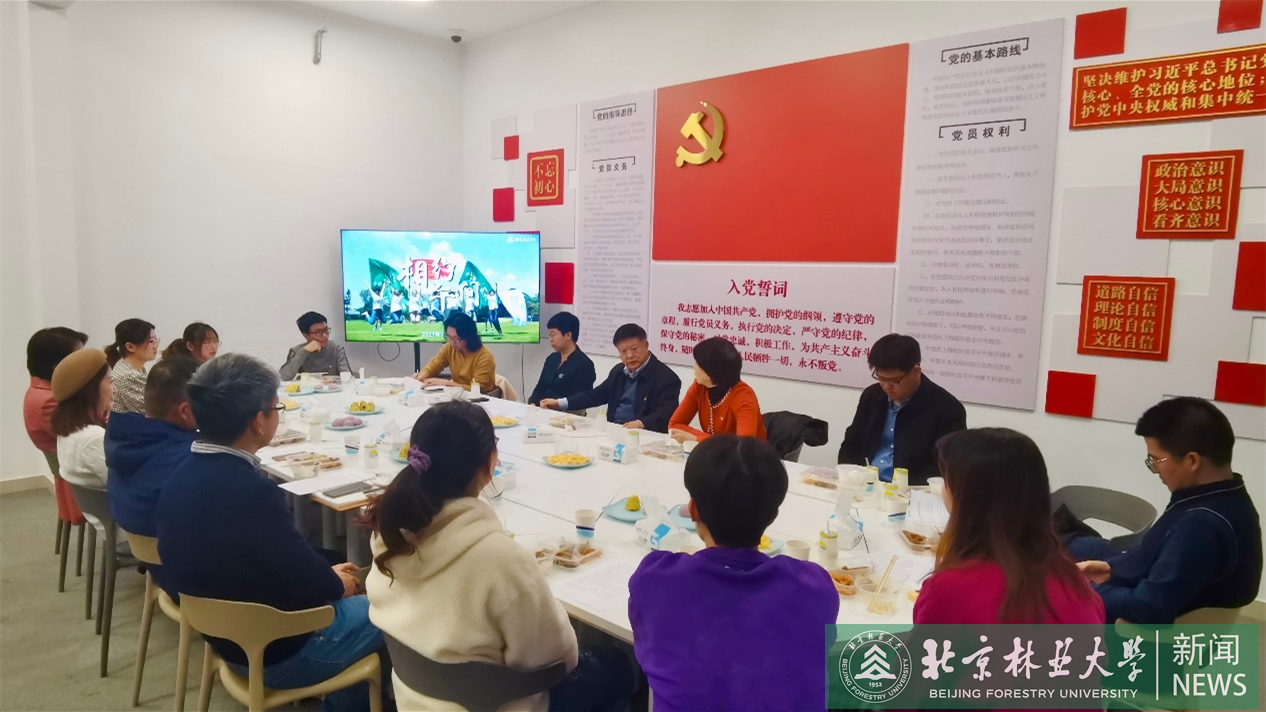 校党委书记王洪元与学生社团指导教师和...